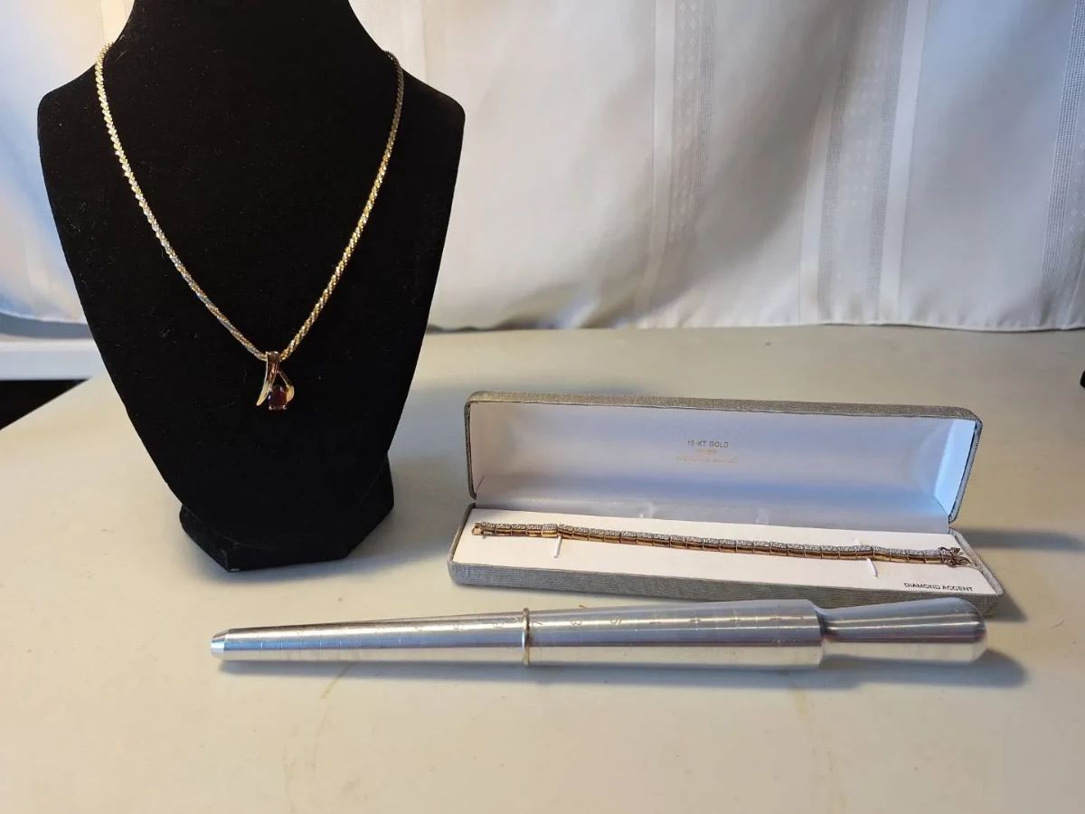  01 14kt Necklace, 18kt Ring And 18 kt Diamond Accent Bracelet 