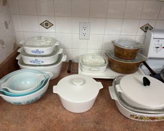 COMPLETE BLUE & WHITE PYREX CASSEROLE SET WITH SERVER