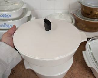 Vintage CorningWare white ceramic Buffet Server w/lid 