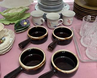 Pfaltzgraff casserole dish or bean pot "Gourmet Brown" drip glaze