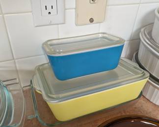 Vintage Pyrex refrigerator storage dishes "Fridgies" BLUE 502 AND YELLOW 501  both with original glass lids!!! 1930's
