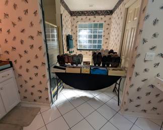 Master bathroom - SHOES 