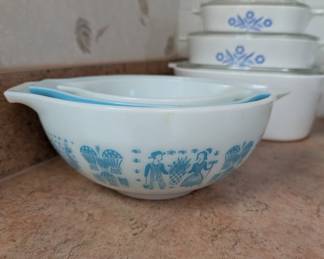 vintage Pyrex Amish Butterprint Cinderella Mixing Bowl NESTING SET OF 3 Cinderella bowls Turquoise & white
