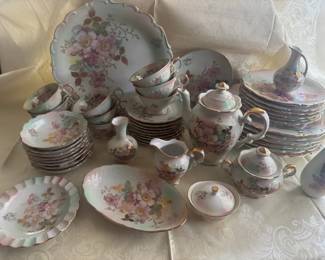 Stunning Set Of Schumann Arzberg Porcelain Dish Set 