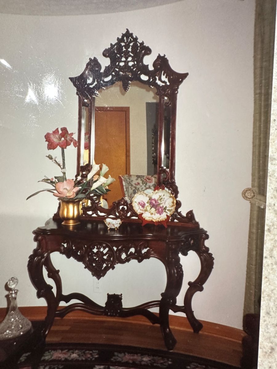 1970s Mahogany Vintage Table Hall Console & Mirror, Grape Carved,Dimensions
51ʺW × 18.5ʺD × 83ʺH Styles French Provincial Period
1970s Country Of Origin United States