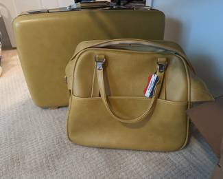 intage American Tourister Escort luggage set,
