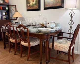 Table with 6 chairs and 2 leaves 