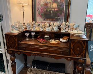 Beautiful desk, precious moments figurines