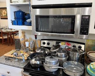 Pots/pans, kitchen items