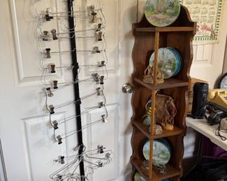 Hangers, corner shelf, assorted decor