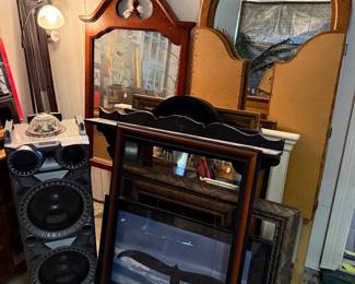 Various mirrors/frames, large speaker