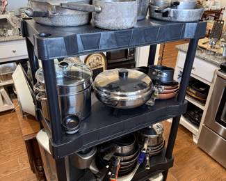 Assorted pots/pans including magnalite