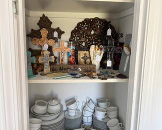 Religious decor/items, set of dishes
