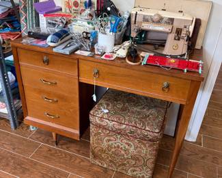 Singer sewing machine, sewing accessories 