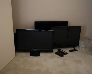 3 flat screen TVs, upstairs