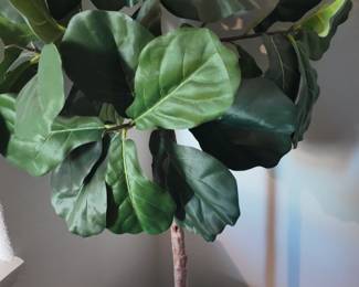 Nice artificial plant w/stand 6ft