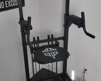 Power tower never used, has knee pad assist feature