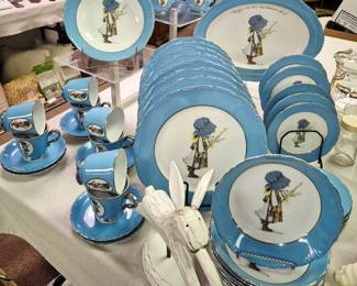 44 pcs. Holly Hobby china set