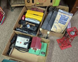 Lionel "Trainmaster" post war train set. Complete w/ 90 pcs. of track plus 4 switches and crossings