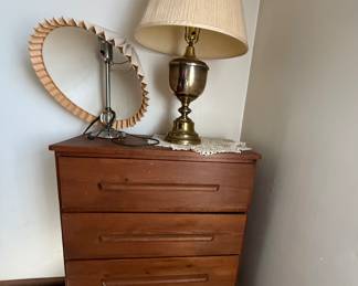 Chest of drawers; lamps