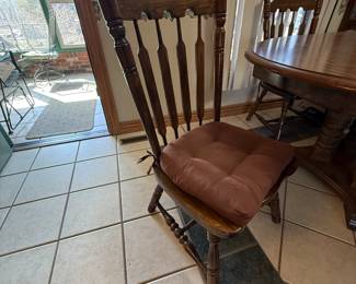 Sturdy Dining Room Table – 2 Captain’s chair, 4 armless chairs, 2 leaves