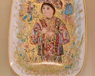 "Arte Ovale" Edna Hibel plate