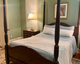 4 poster queen bed with moveable mattress