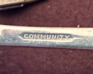 Oneida Community Coronation Silverplate Flatware Set fourth image