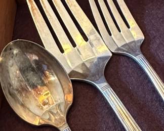 Oneida Community Coronation Silverplate Flatware Set second image