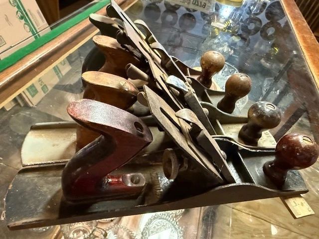 Various wood planes. Firestone. Stanley. https://modestlambestatesales.hibid.com/