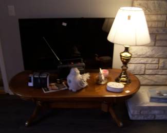 OAK COFFEE TABLE, BRASS LAMP, FLAT-SCREEN TV & MISC.