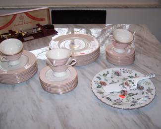 DINNER CHINA SET, CARVING SET & CAKE PLATE & SERVER
