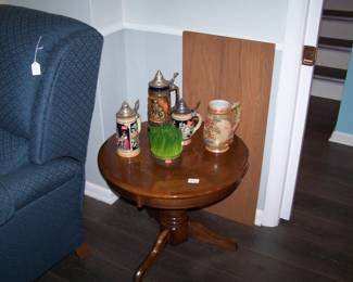 ROUND OAK STAND & STEINS