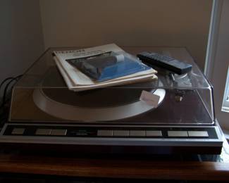 DENON TURNTABLE