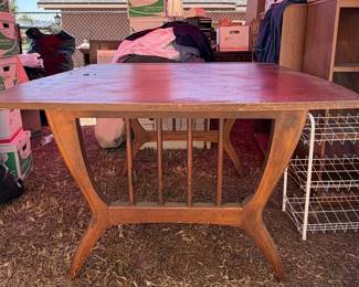 MCM Garison table