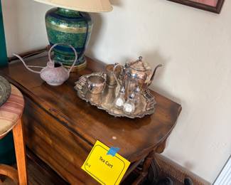 Tea cart
Silverplated kitchenware