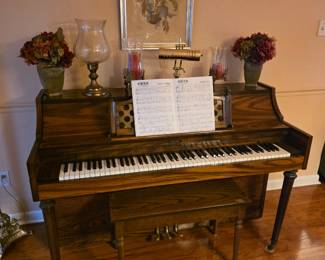 Piano, lamp, decor