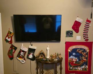 TV, Christmas decor