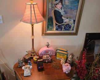Lamps, end table, & piggy banks