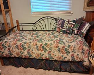 Day bed with trundle