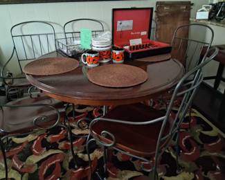 Dinette set with leaf and 6 chairs