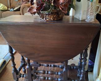 Gate Leg Drop leaf table