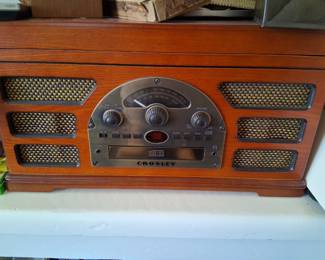 Crosley radio/record/cd player