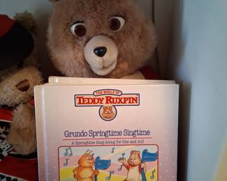 Teddy Ruxpin with books
