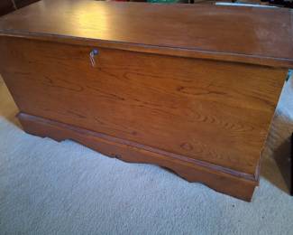 Large Lane cedar chest/blanket box