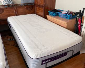 2021 Twin size adjustable base w/mattress