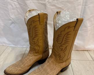 Men's Justin boots, size 10.5