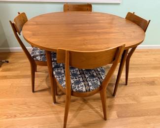 9 MCMDrexelDeclaration5PieceDiningSet