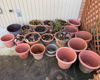 191 22PlasticPlanters4PlanterTrays