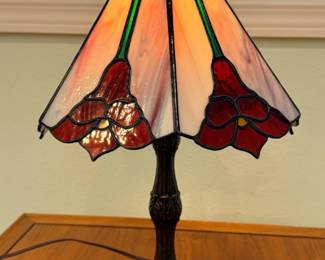 23 EndonLightingBotanicaTiffanyStyleCallaLilyGlassLamp